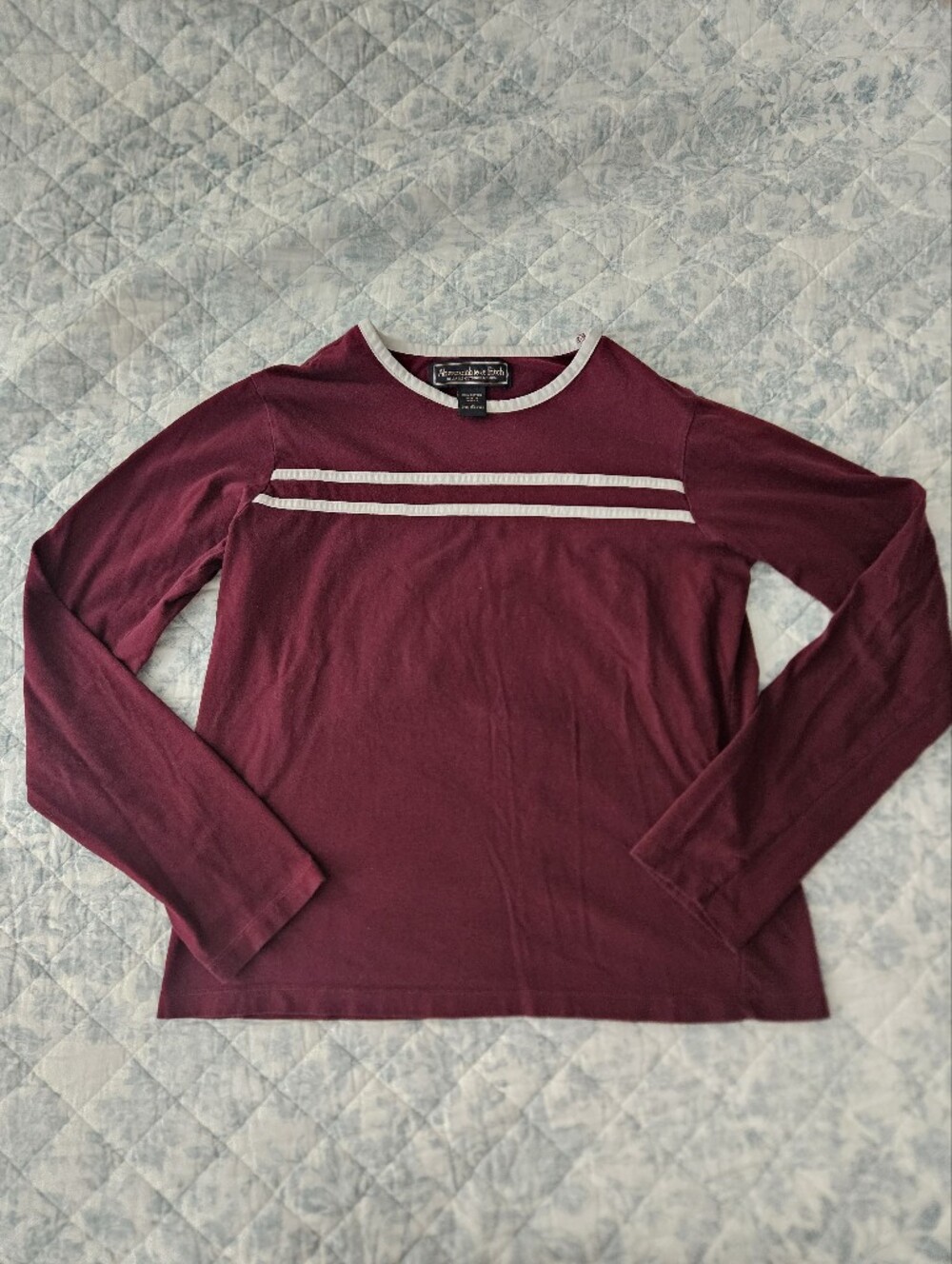 Vintage Y2K Abercrombie Long Sleeve Top with White Stripe Accents